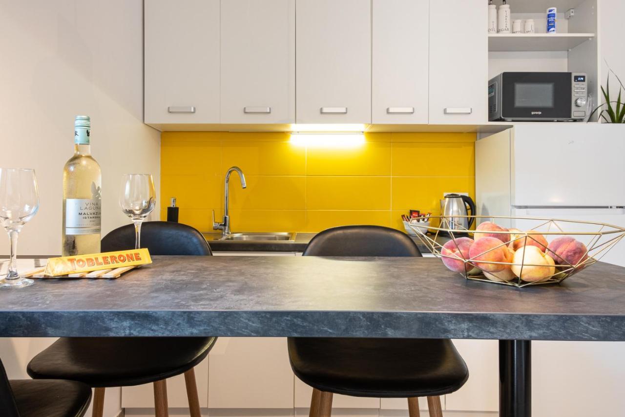 Studio Apartment Les - 4 Min Walk From Amphiteatre Pula Exterior photo